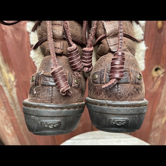 UGG Australia Akadia Shearling Lined Winter Boots - Picture 9 of 9
